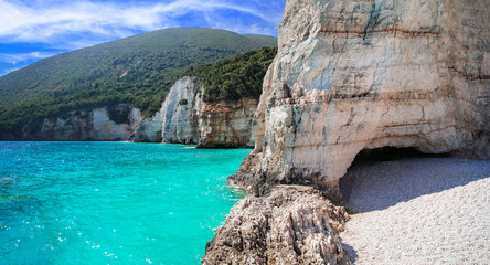 Greece best beaches of Ionian islands. Cephalonia (Kefalonia)- scenic desrted beach Fteris with tropical turquoise sea and white sand - 724008601