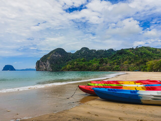 Fototapeta na wymiar Kayaks on Tropical beach. Kayaks Paddle Board. kayak in beautiful beach in Thailand.