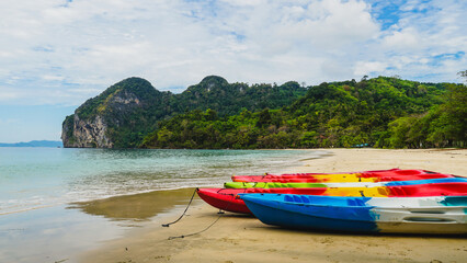 Fototapeta na wymiar Kayaks on Tropical beach. Kayaks Paddle Board. kayak in beautiful beach in Thailand.