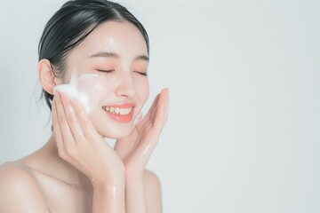 洗顔をする肌の綺麗な日本人女性（スキンケア・美肌・モデル） 