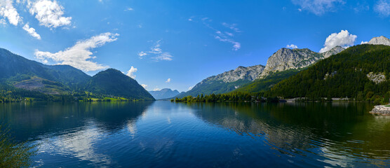 Naklejka na ściany i meble Great view of Grundlsee lake in Austrian Alps. Popular tourist attraction. Location place Austrian alps, Steiermark, Europe.