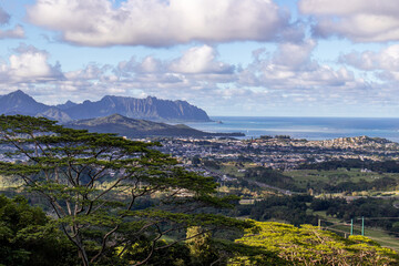 Aerial view of the scenic mountainous coastlines of O'ahu, Hawaii - obrazy, fototapety, plakaty