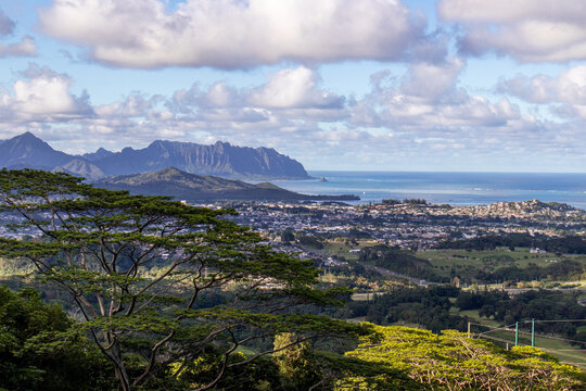 Aerial view of the scenic mountainous coastlines of O'ahu, Hawaii