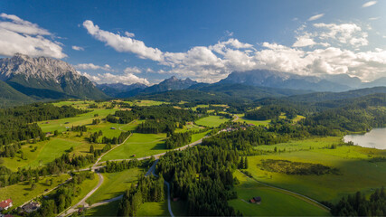 Blick von Kr&uuml;n zum Barmsee in den Alpen