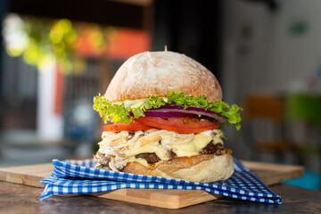 Delicious and provocative burger prepared with artisanal meat, vegetables, artisanal brioche bread and other ingredients