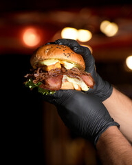 Delicious and provocative burger prepared with artisanal meat, vegetables, artisanal brioche bread and other ingredients