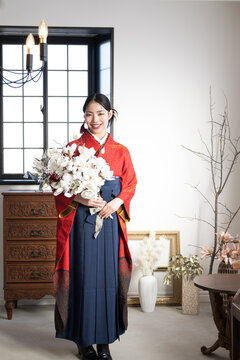 日本の美しい着物、袴のカッコイイ前撮りや記念写真のイメージ アジアンビューティー	の全身