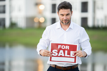 Businessman buying and selling houses and real estate. real state agent giving new house key. Estate agent with customer before contract signature. male real state agent with a for sale or rent sign.