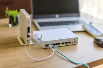 セキュリティルーターを追加してより安心して取り組めるリモートワーク