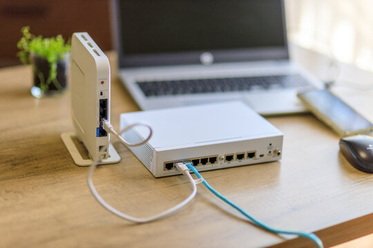 セキュリティルーターを追加してより安心して取り組めるリモートワーク