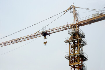 Crane, tall crane is a machine used to lift objects horizontally