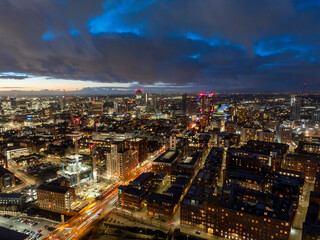 Obraz premium Aerial image of Manchester Ancoat area at dusk
