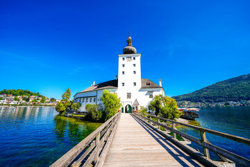 Fototapeta na wymiar View of Ort Castle, Lake Traunsee and the surrounding landscape. Idyllic nature by the lake in Styria in Austria. Bergsee am Totes Gebirge in the Salzkammergut. 