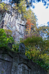 日本　山形県山形市にある立石寺、通称山寺の登山道沿いの風景と紅葉