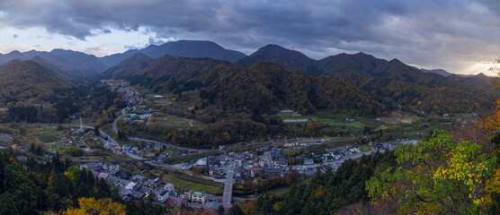 日本　山形県山形市にある立石寺、通称山寺の五大堂から望む風景と紅葉