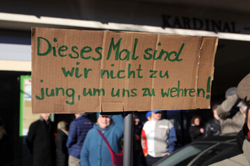 dieses mal sind wir nicht zu jung protestschild