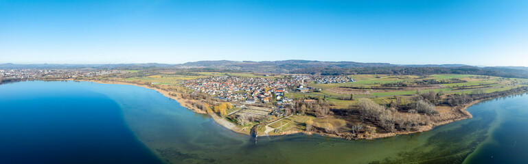 Luftbild-Panorama von der Ortschaft Markelfingen bei Radolfzell am Bodensee