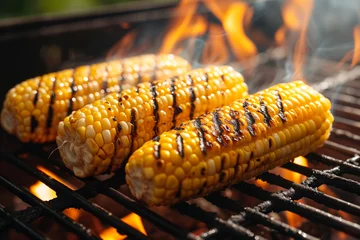 Fotobehang Grilled corn cobs on open flame © kossovskiy