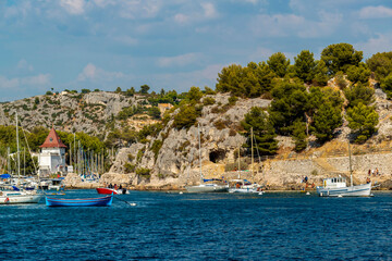 Le port naturel de Port-Miou dans le parc des calanques