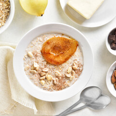 Oat porridge with caramelized pear and peanut