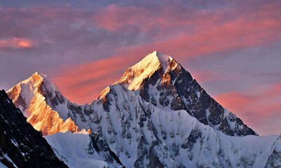 Fototapeta premium Enchanting Peaks: Pakistan's K2 Summit at Dawn