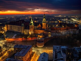 Zamek Królewski na Wawelu w bajeczny poranek - widok z drona - obrazy, fototapety, plakaty