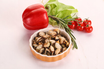 Marinated mussels in the bowl