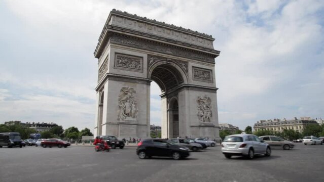 Arc de Triomphe roundabout with traffic, Time lapse