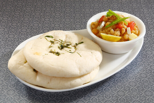 Delhi Style Matar kulcha Or Chole Kulche