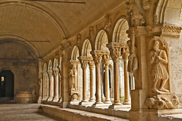 Arles, il chiostro della cattedrale di Saint Saturnin - Provenza, Francia