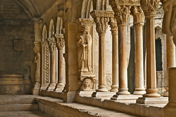 Arles, il chiostro della cattedrale di Saint Saturnin - Provenza, Francia