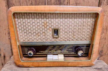 Altes Radio aus Holz