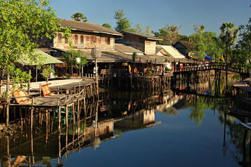 Fototapeta na wymiar Wooden houses near the water Rural life at Ban Khlong Dan, Songkhla Province, Thailand 