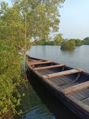 Obraz premium A wooden vehicle used for water transport is usually called a canoe. 