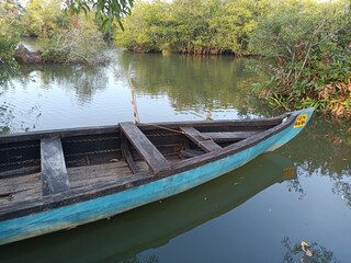 Obraz premium A wooden vehicle used for water transport is usually called a canoe. 