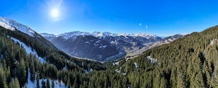 Schruns, Österreich: Alpines Panorama von oben