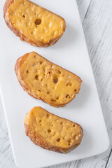 Cheddar cheese toasts