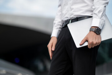 Businessman with a laptop working outdoors