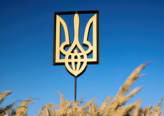 Znaki narodowe nacjonalistyczne Ukrainy w barwach flagi narodowej. - obrazy, fototapety, plakaty