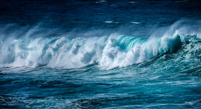 big sea wave © Vera Kuttelvaserova