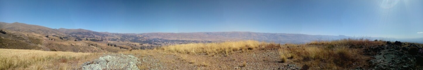 fondo de vista de la cima de  montaña, vista a valle, ciudad,  dorado, otoñal, seco, estación, texturas, plantas silvestres, cielo despejado, 