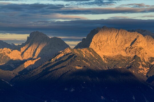 Distant view of steep mountains in the evening light, clouds, autumn, view from Wank to Karwendel Mountains, Werdenfelser Land, Upper Bavaria, Bavaria, Germany, Europe