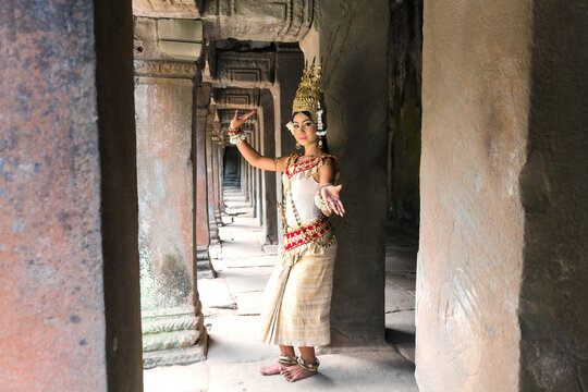 Beautiful apsara dancer performing at Angkor Wat, Cambodia