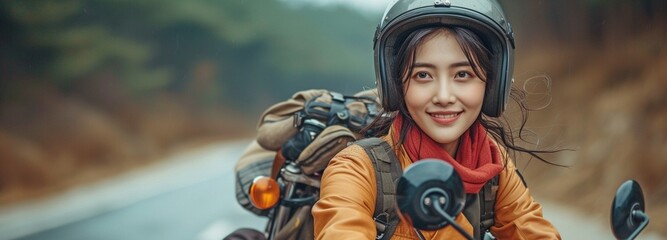 Obraz premium Asian woman riding a motorbike with a rucksack and a smile