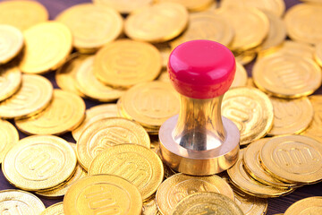 Various seals are on the gold coins