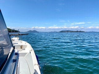 瀬戸内海 高松市沖 チャーター船航行
