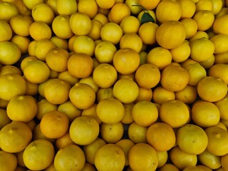 lemons on the market
