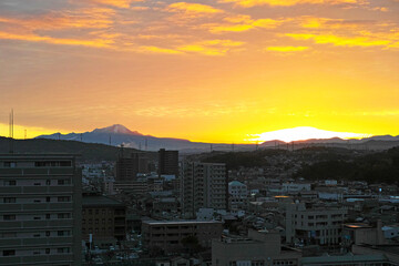 松江市から見た日の出前の出雲富士　大山