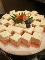 cheesecake with strawberries