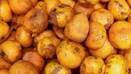 piles of rotten oranges that can no longer be consumed